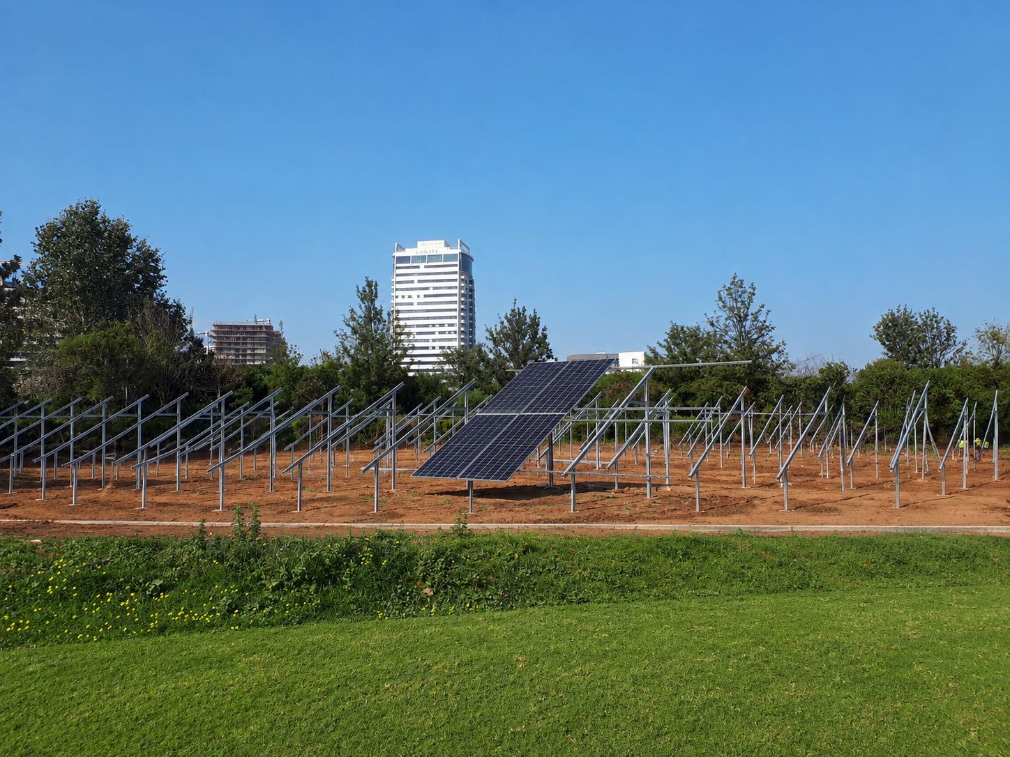 Structures solaires au sol pour un projet d'aménagement à Casablanca
